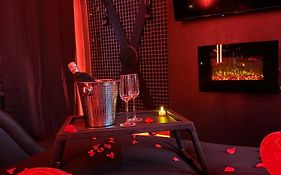 Love Room, L'Interdit